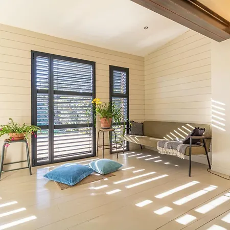 Lovely House With Terrace And Garden In