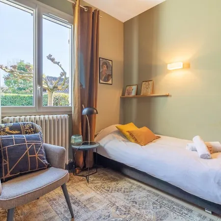 Lovely House With Terrace And Garden In Ferienhaus