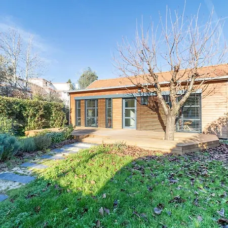 Lovely House With Terrace And Garden In Ferienhaus *